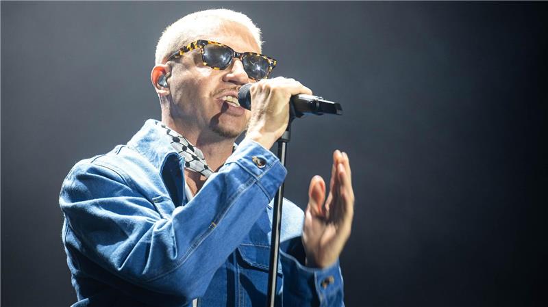 Macklemore wirft Israel bei Festival erneut Völkermord vor Der US-Rapper Macklemore spielte auf dem Deichbrand-Festival 2025 als Headliner und warf Israel auf der Bühne erneut einen Völkermord vor.