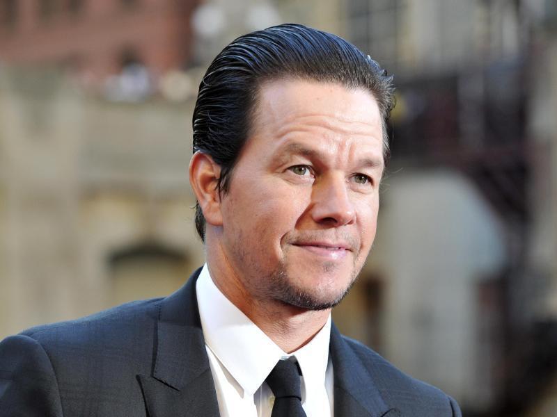 Der US-Schauspieler Mark Wahlberg denkt an seine Eurodance-Zeit zurück. Foto: Rob Grabowski/Invision/AP/dpa