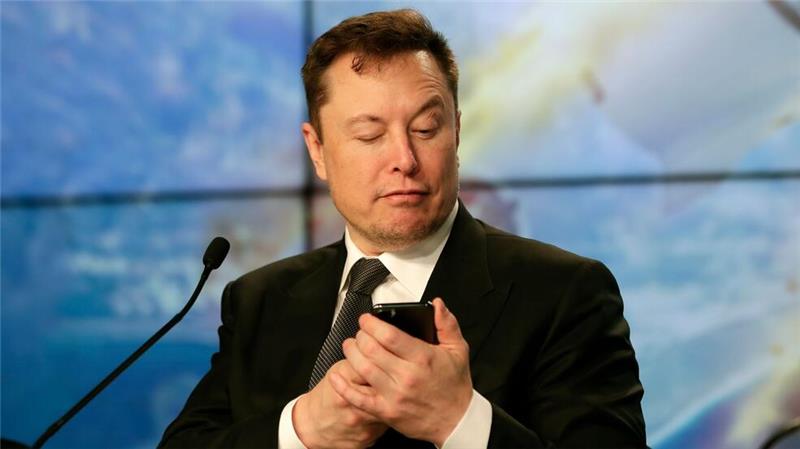 Umfrage: Mehrheit wünscht sich Kontrolle in sozialen Medien Der US-Unternehmer Elon Musk hatte die Plattform Twitter übernommen und zu X umbenannt. (Archivbild)
