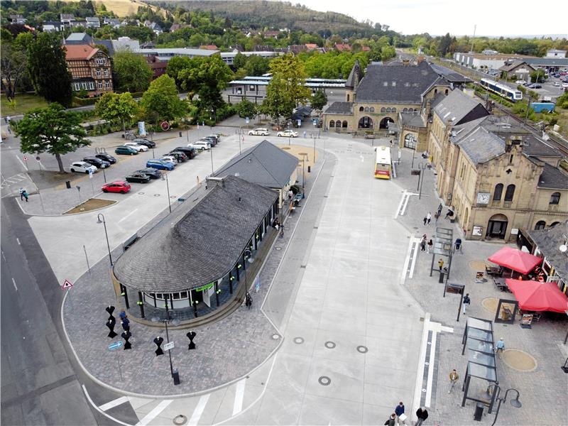 Der neue Bahnhofsplatz in Goslar ist eingeweiht Der Umbau des Bahnhofsplatzes ist abgeschlossen. Fotos: Neuendorf