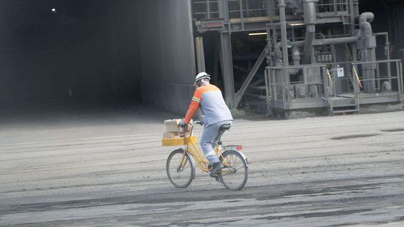 Der Umbau des Bremer Stahlwerks hat auch Auswirkungen auf die Arbeitsweise und auf die Belegschaft.