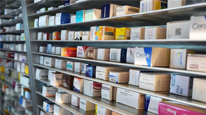 Der Umsatz der Apotheken stieg 2025 - die Beschäftigtenzahl sinkt. (Archivbild)