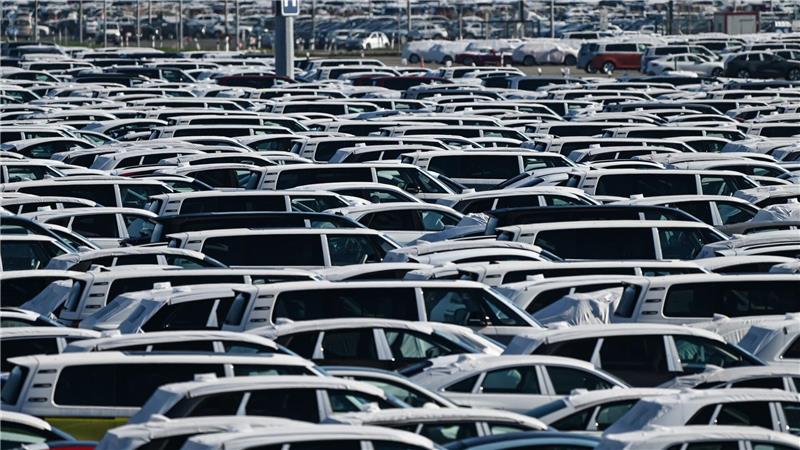 Der Umschlag von Autos in Emden ging zurück. (Archivbild)