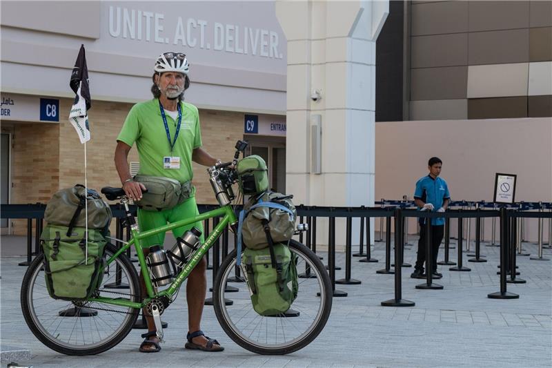 Mit dem Rad von Berlin zur Klimakonferenz Der Umweltschützer Michael Evertz ist mit dem Fahrrad von Berlin nach Dubai gereist.