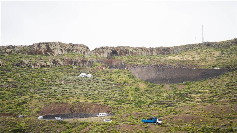Der Unfall ereignete sich den amtlichen Angaben zufolge gegen 13.15 Uhr (Ortszeit, 14.15 MESZ) unweit der Inselhauptstadt San Sebastián de La Gomera.