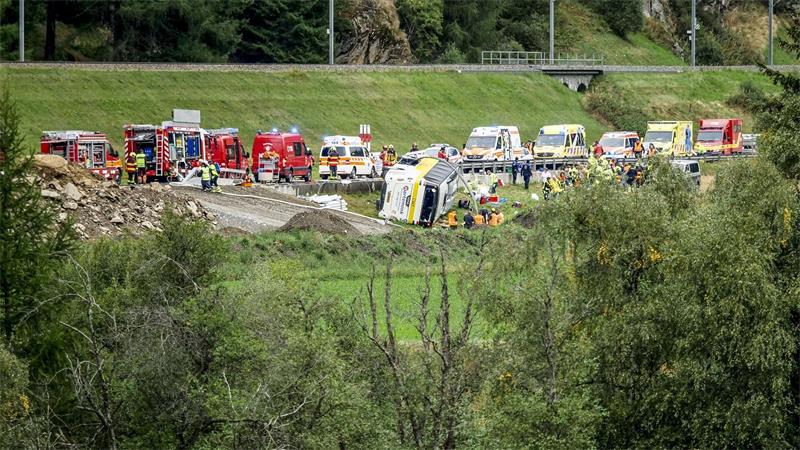 Busunfall bei Baustelle: Fünf Tote in der Schweiz Der Unfall löste einen Großeinsatz der Rettungskräfte aus.