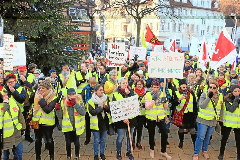 Der Unmut über die harten Arbeitsbedingungen hat in den vergangenen Jahren die Mitarbeiter der Asklepios Klinik Schildautal Seesen immer wieder auf die Straße gebracht.  Archivfoto: Neuendorf