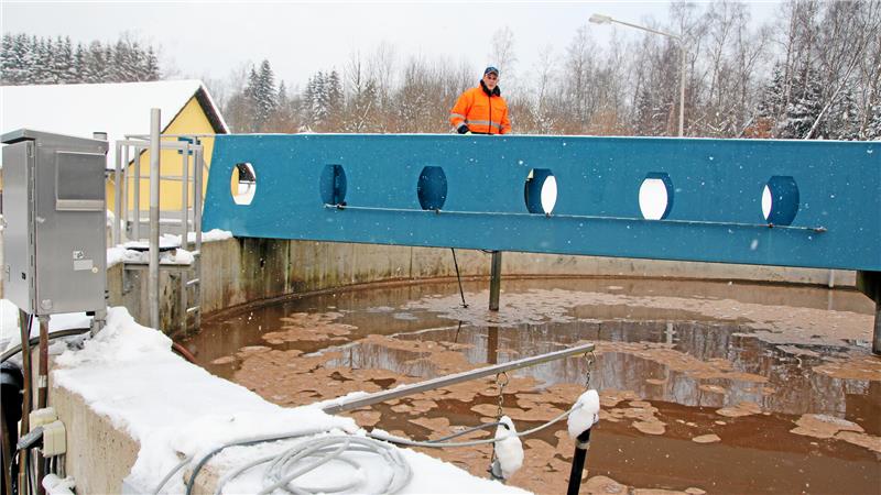Das Foto zeigt ein Klärbecken der Kläranlage Hohegeiß