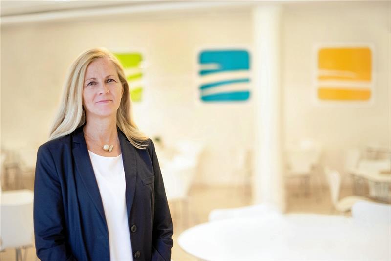 Erste Kreisrätin Regine Breyther wird im Kreistag verabschiedet Der VW-Bus steht bereit: Für die Zeit des bevorstehenden Ruhestands hat Erste Kreisrätin Regine Breyther bereits Pläne. Foto: Landkreis