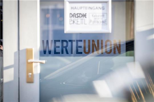 Der Veranstaltungsort in Erfurt, an dem sich einige Hundert Mitglieder der Werteunion eingefunden haben.