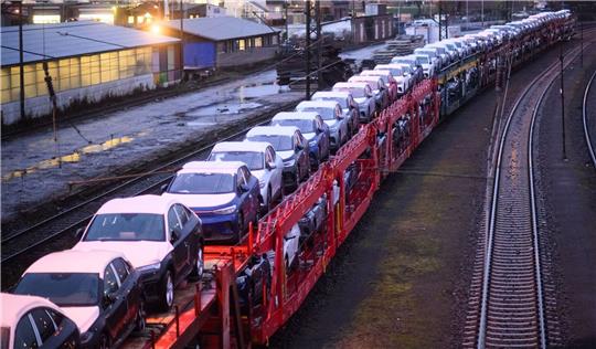 Der Verband der Automobilindustrie (VDA) geht von mehr Neuzulassungen aus als zuletzt.