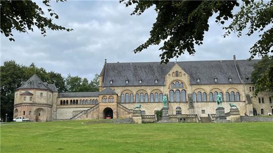 Der Verein Goslar Queer lädt ein zur Besichtigung der Kaiserpfalz.