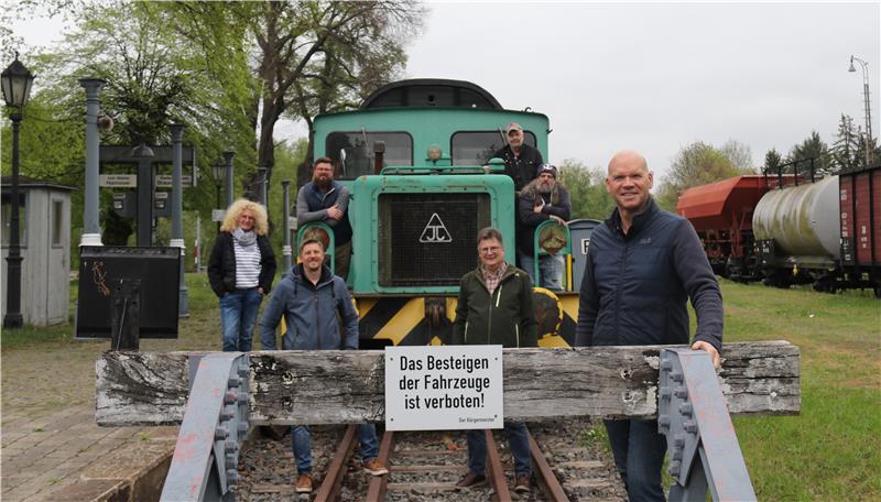 Der Verein freut sich über die neue Lok am Vienenburger Bahnhof. Wenn nun noch die alte Dampflokomotive hinzukäme, wären die Mitglieder vollends glücklich.