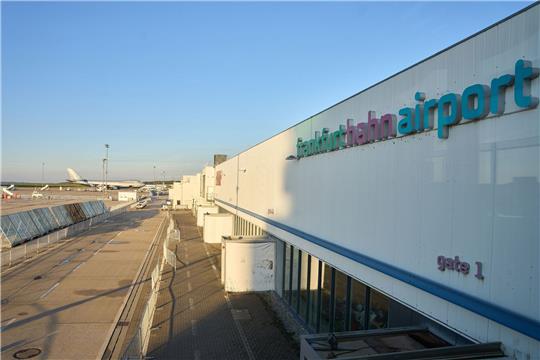 Der Verkaufspoker um den insolventen Hunsrück-Flughafen Hahn geht vorerst weiter.