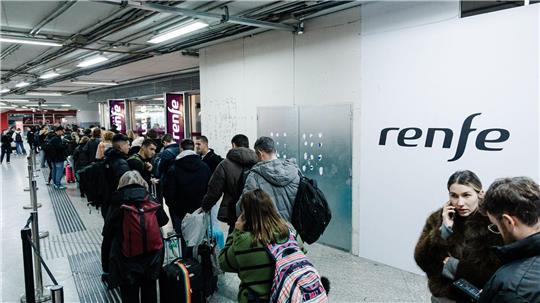 Der Verkehr auf der wichtigen Strecke zwischen Madrid und Andalusien ist bis auf weiteres unterbrochen.