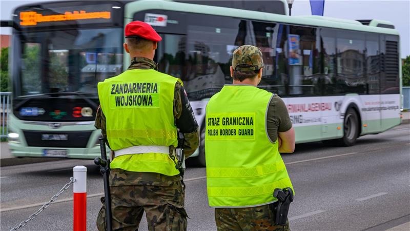 Der Verkehr in der Grenzregion läuft nach Angaben des Innenministeriums in Warschau reibungslos.