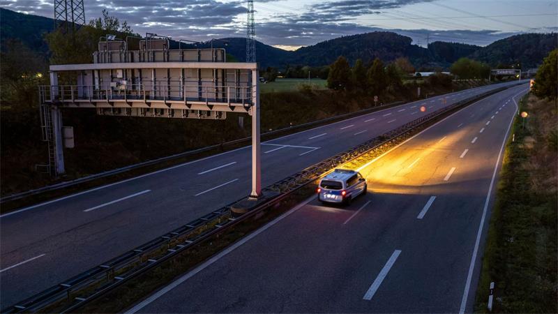 Sprengstoffverdacht blockiert Rheinfelden-Grenze stundenlang Der Verkehr wurde während der langen Sperrung umgeleitet.