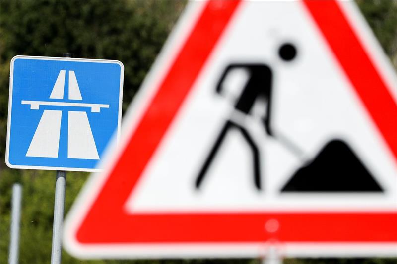 Autobahn, Schiene, Klimaschutz - das Dilemma der Ampel Der Verkehrsbereich ist für viele das größte «Sorgenkind» beim Klimaschutz.