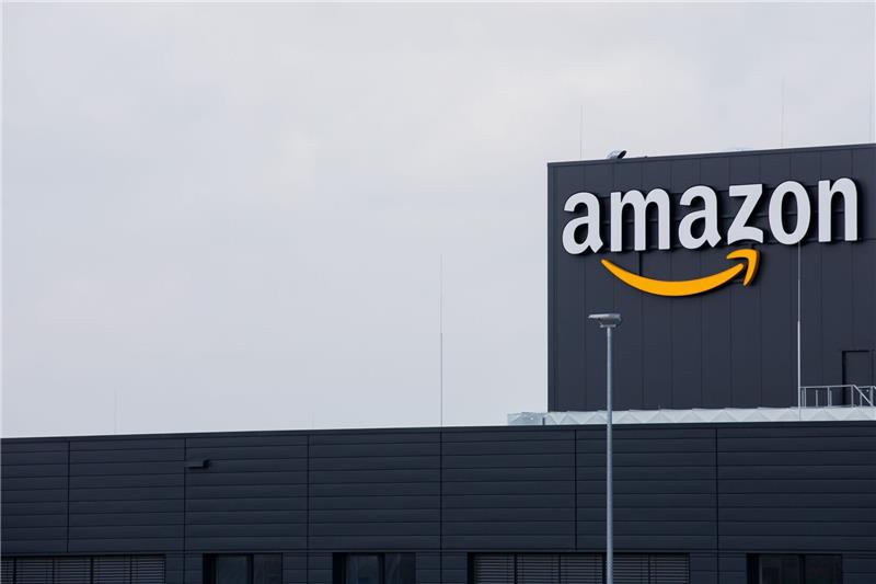 Amazon: Eine Milliarde Euro für E-Lieferungen Der Versand-Riese Amazon setzt sich für die Elektrifizierung seines Liefer- und Warenverkehrs ein - und greift dafür tief in die Tasche.