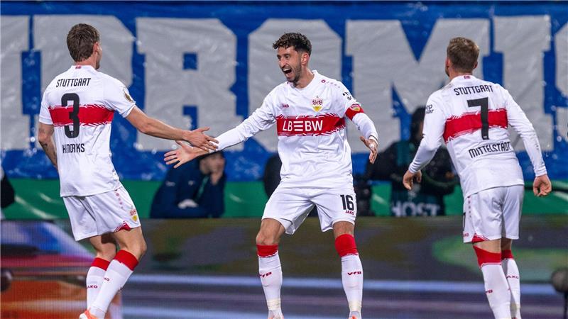 Der VfB feiert die 1:0-Führung in Bochum.