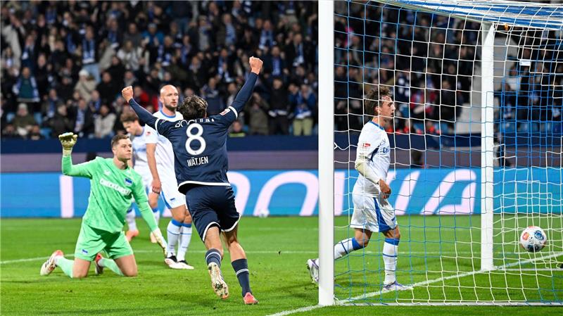 Rösler lacht beim VfL-Einstand - 3:2 gegen Hertha Der VfL Bochum bejubelt seinen zweiten Saisonsieg