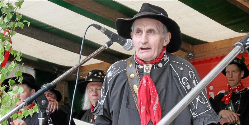 Der Viehaustrieb ist dank Wolfgang Beuse zu einer Institution in Wildemann geworden. Archivfoto: Epping