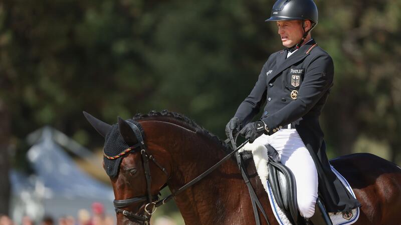 Vielseitigkeitsreiten: Jung mit Top-Pferd Chipmunk vorn Der Vielseitigkeitsreiter Michael Jung (Deutschland) reitet auf Chipmunk FRH.