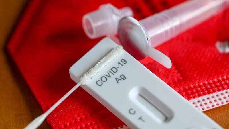 Virologin: Corona-Welle steht bevor - kein Grund zur Sorge Der Virologin Sandra Ciesek zufolge ist die Lage in keiner Weise mit 2020 oder 2021 zu vergleichen. (Archivbild)