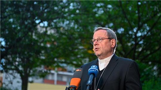 Der Vorsitzende der Deutschen Bischofskonferenz, Georg Bätzing, sieht keinen Widerspruch zwischen dem Reformweg der deutschen Katholiken und jüngsten Äußerungen des Papstes (Archivbild).
