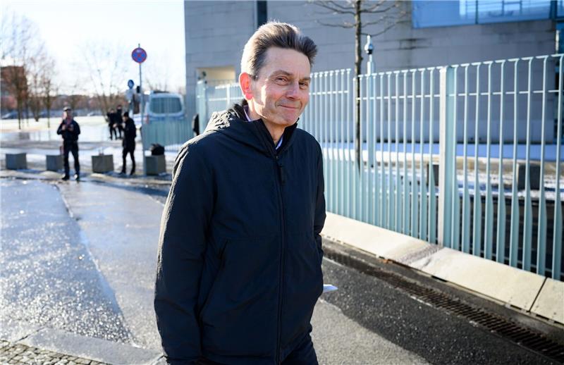Mützenich zu Taiwan-Äußerung: Macron hat recht Der Vorsitzende der SPD-Bundestagsfraktion, Rolf Mützenich, hat sich zu Marcon Aussage im Taiwan-Konflikt geäußert.