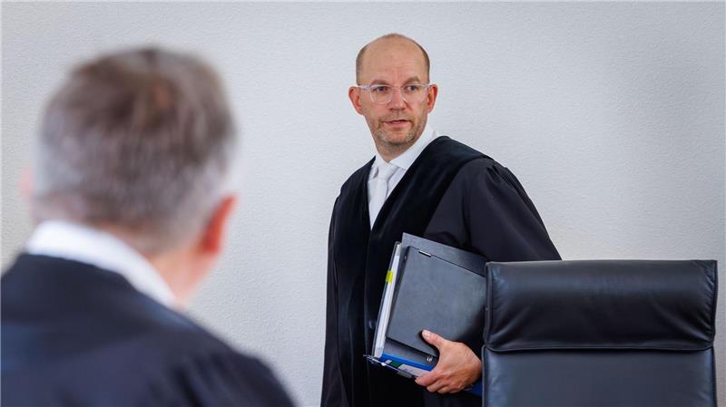 Gutachten im Fall Fabian: Erstochen und verbrannt Der Vorsitzende der Schwurgerichtskammer ist Richter Holger Schütt.