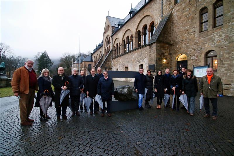 Der Vorstand der Atlantik-Brücke trifft sich in der Heimatstadt des Vorsitzenden Sigmar Gabriel. Auch ein Besuch der Kaiserpfalz steht auf dem Programm. Fotos: Epping