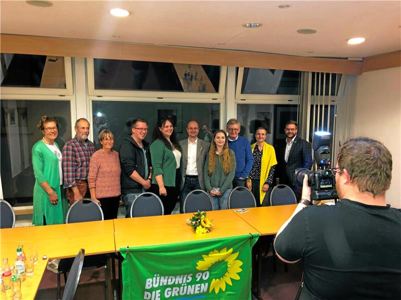 Grüne im Landkreis Goslar beklagen Hass und Hetze Der Vorstand des Grünen-Kreisverbandes Goslar mit Sprecherin Agnes Eberhard (5. v. li.) aus Clausthal-Zellerfeld und Mathias Schlawitz (6. v. li.) aus Oker. Fotos: Stade