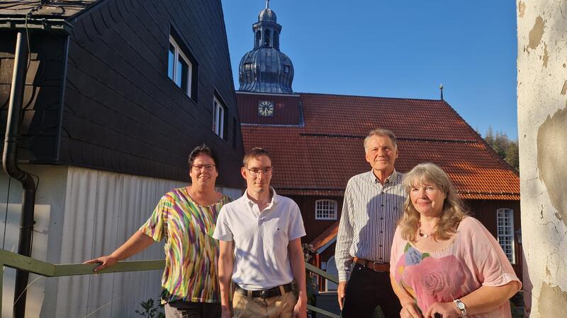 Neuer Förderverein will Altenauer Kirche und Gemeindehaus retten Der Vorstand des neuen Fördervereins zum Erhalt der Altenauer Kirche und des Gemeindehauses (v.l.): Schriftführerin Dagmar Riese-Pinnow, Erster Vorsitzender Alexander Pinnow, Zweiter Vorsitzender Alexander Hansow und Schatzmeisterin Susanne Falk.