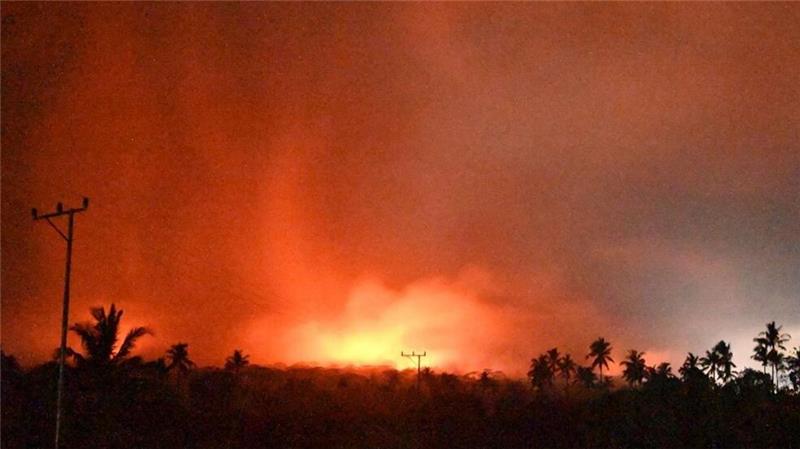 Tausende Evakuierungen nach Vulkanausbruch in Indonesien Der Vulkan war mitten in der Nacht ausgebrochen.