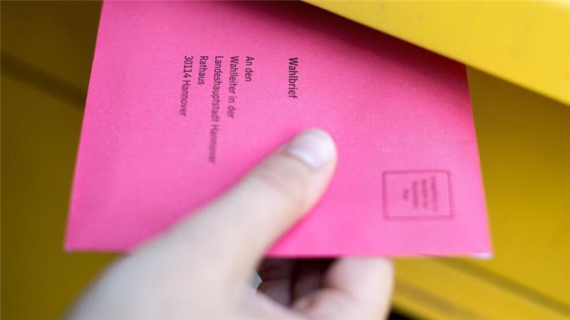 Der Wahlbrief mit dem ausgefüllten Stimmzettel muss spätestens am Wahlsonntag um 18.00 Uhr am Ziel sein (Archiv-Foto).