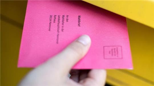 Der Wahlbrief mit dem ausgefüllten Stimmzettel muss spätestens am Wahlsonntag um 18.00 Uhr am Ziel sein (Archiv-Foto).