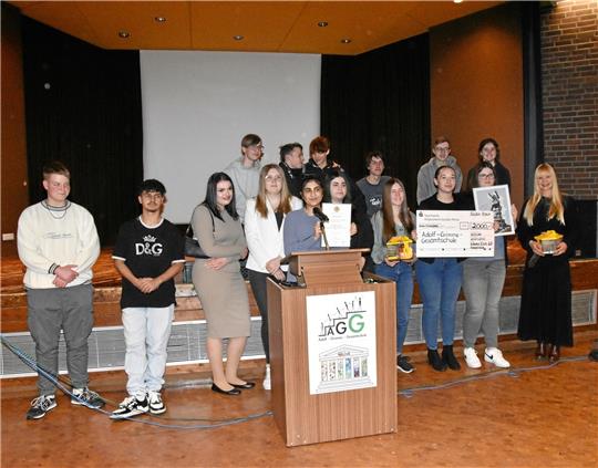 Der Wahlpflichtkurs der Adolf-Grimme-Gesamtschule mit Lehrerin Sabine Rehse (r.). Foto: Jenzora