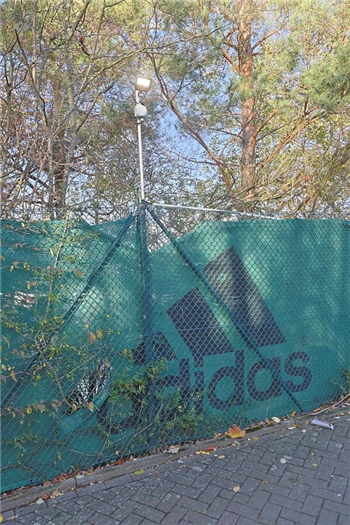 Der Weg zum Stadion ist nun beleuchtet.