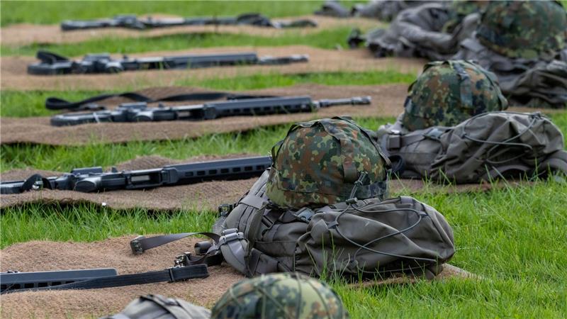 Der Wehrbeauftragte Henning Otte stellt eine geänderte Einstellung der Gesellschaft zur Bundeswehr fest. 