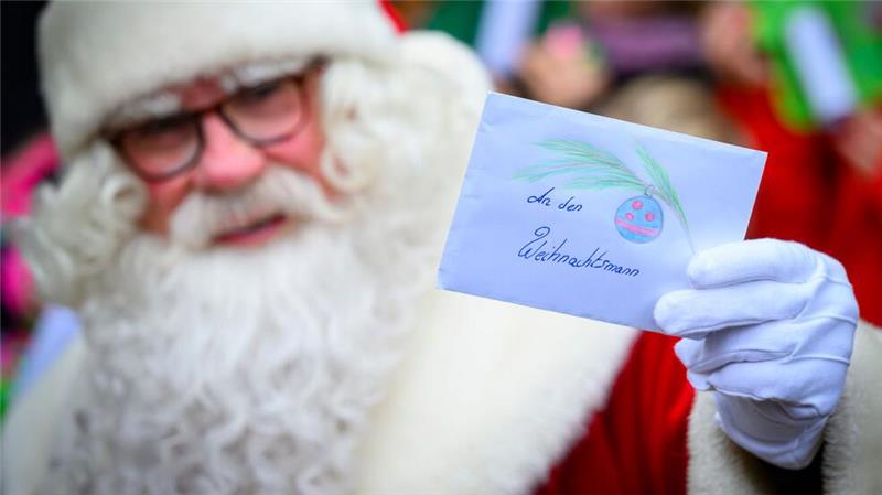 Schlussspurt für die Weihnachtspostämter Der Weihnachtsmann im brandenburgischen Himmelpfort muss in diesem Jahr wieder tausende Wunschzettel beantworten. (Archivbild)