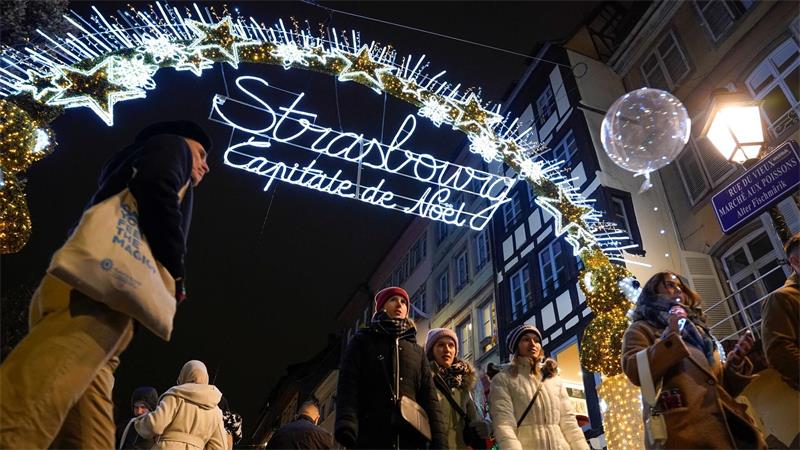 Der Weihnachtsmarkt in Straßburg lockt inzwischen über drei Millionen Besucher (Archivbild).