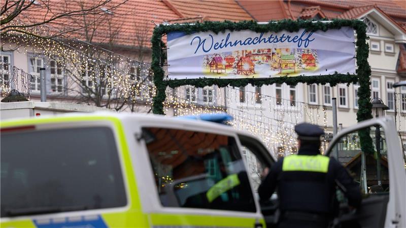 Der Weihnachtsmarkt sei in Absprache mit den Veranstaltern wieder geöffnet, teilte eine Sprecherin der Polizei auf Nachfrage mit.