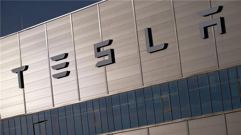 Der Werksleiter der Tesla-Fabrik in Grünheide, André Thierig, zeigt sich zuversichtlich für das Jahr 2026. (Archivbild)