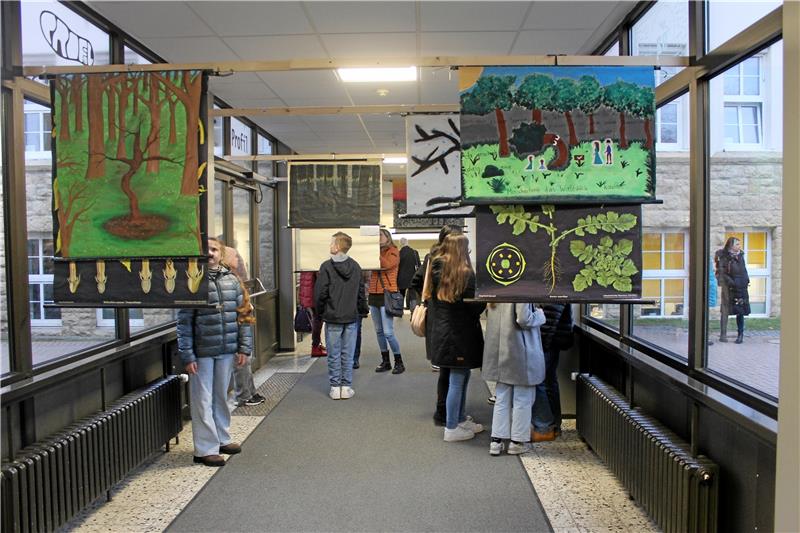 Bad Harzburger Schule ist „ein Raum für Talent“ Der „Wernissage“ am Werner-von-Siemens-Gymnasium ist zur Eröffnung gut besucht. Foto: Jenzora