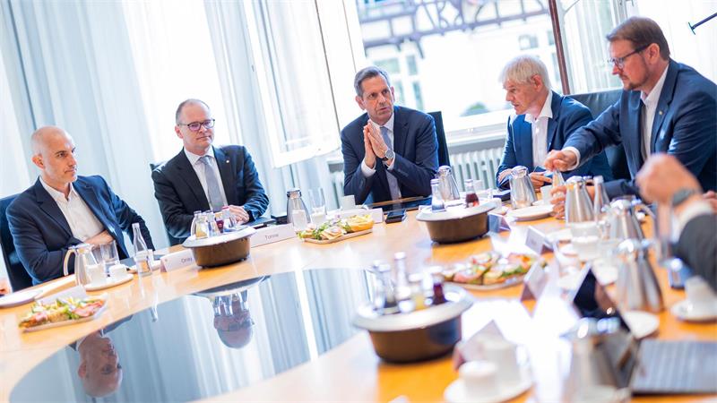 VW-Krise und Standorte auf der Kippe - Lies fordert Klarheit Der Widerstand des niedersächsischen Ministerpräsidenten und der Oberbürgermeister der VW-Städte ist groß.