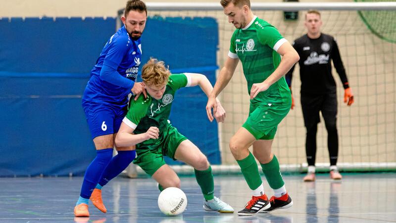 Zwei Tage Hallenfußball bei der TSG Bad Harzburg Der Wilhelm-Maitzen-Pokal für Bezirksmannschaften, hier eine Szene zwischen der FG Vienenburg/Wiedelah und Grün-Weiß Ilsenburg aus dem Vorjahr, wird am Samstag ausgespielt.