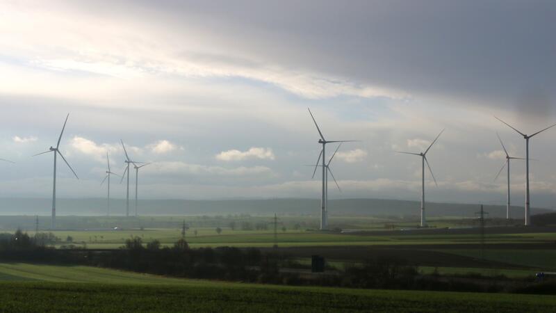 Windpark Beuchte ragt in den Himmel Der Windpark bei Beuchte, hat die Landschaft dauerhaft und nachhaltig verändert. Foto: Leifeld