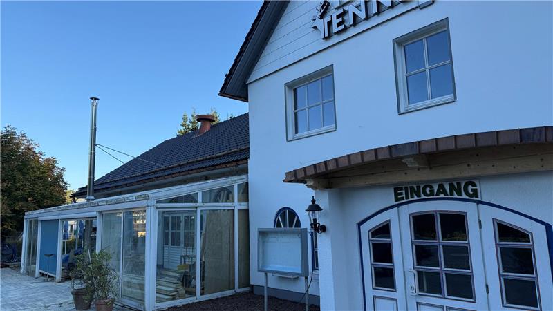 Der Wintergarten als Platz für die Raucher bleibt vorerst. Für das nächste Jahr planen die Investoren aber auch außen weitere Umbauarbeiten für die Tenne.