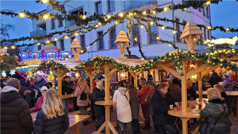 Der Wintermarkt auf dem Port-Louis-Platz ist ein beliebter Treffpunkt, doch bei Weitem nicht der einzige Ort, an dem es über die Feiertage etwas zu erleben gibt. 